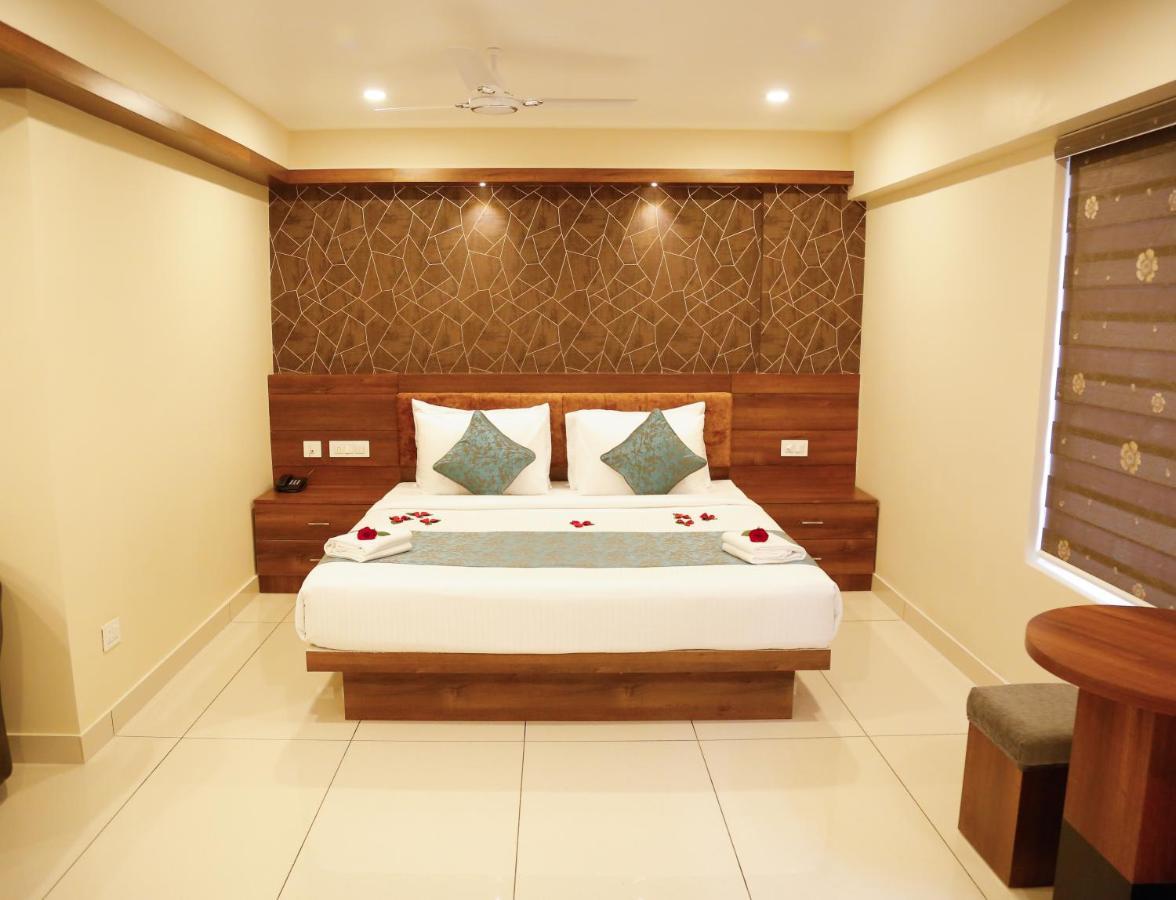 Hotel Crystals Cove Thekkady Bagian luar foto